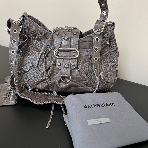Hurry 6 more spots left! Customer Appreciation!! BALENCIAGA  Le Cagole Bag - Picture 11 of 16